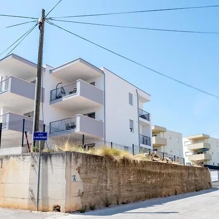 With Parking Space - 23977 Apartman Trogir