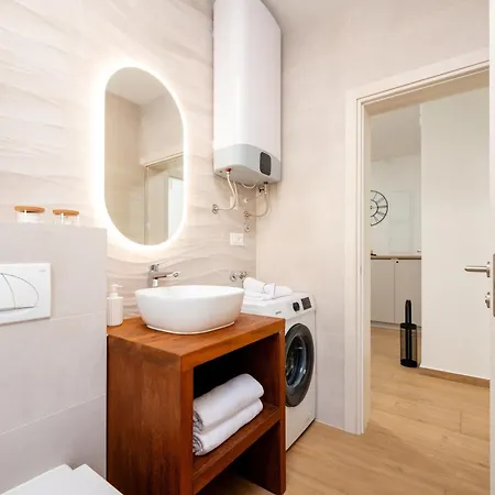 Апартаменти With Parking Space - 23977